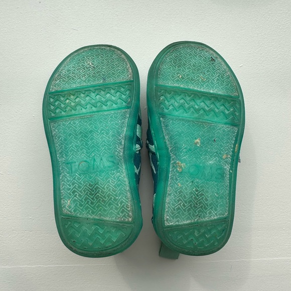 Tom’s GLOW IN THE DARK Toddler Baby Alpargata Whale Shark Shoes - Picture 7 of 9